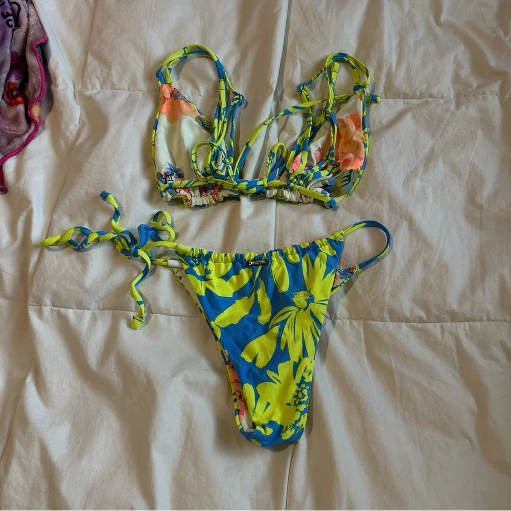 Maaji Flowerlike Reversible Bikini - Picture 3 of 4